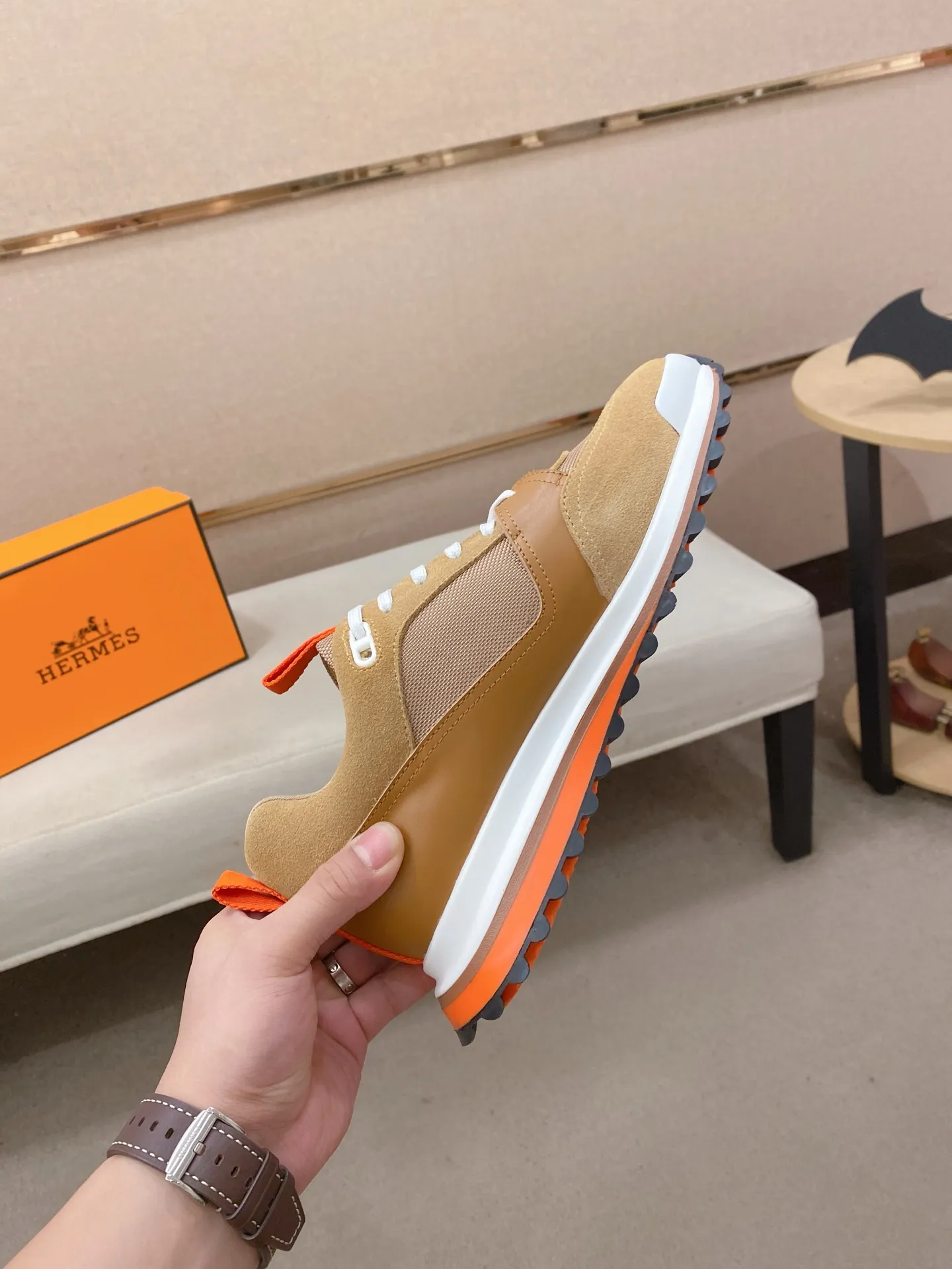 Men's clothing and shoes💰: 520💰《HERMES》【Classic original single version】Hermès; top 🔝purchasing agent🔍🔍men's latest 🇺🇸 counter sales simultaneously, original imported from Italy ▲▲first-layer cowhide ▲▲ (high-end, nobility, class) times) Exquisite workmanship (Italian 🇮🇹Imported water-dyed 🐂cowhide lining) sole: Original sole provided by the original factory, ⚠️exclusive double-layer activity·TPR·rubber·combined molded outsole; super comfortable·wear-resistant·non-slip·environmental protection The real thing is more beautiful if you take the real thing (high quality, follow the order), you can enter and exit the counter at will * Number of yards: 38·39·40·41·42·43·44# (can be customized 45.)